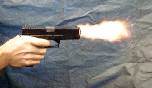 نام: tv armourer firing pistol.jpg نمایش: 179 اندازه: 84.6 کیلو بایت