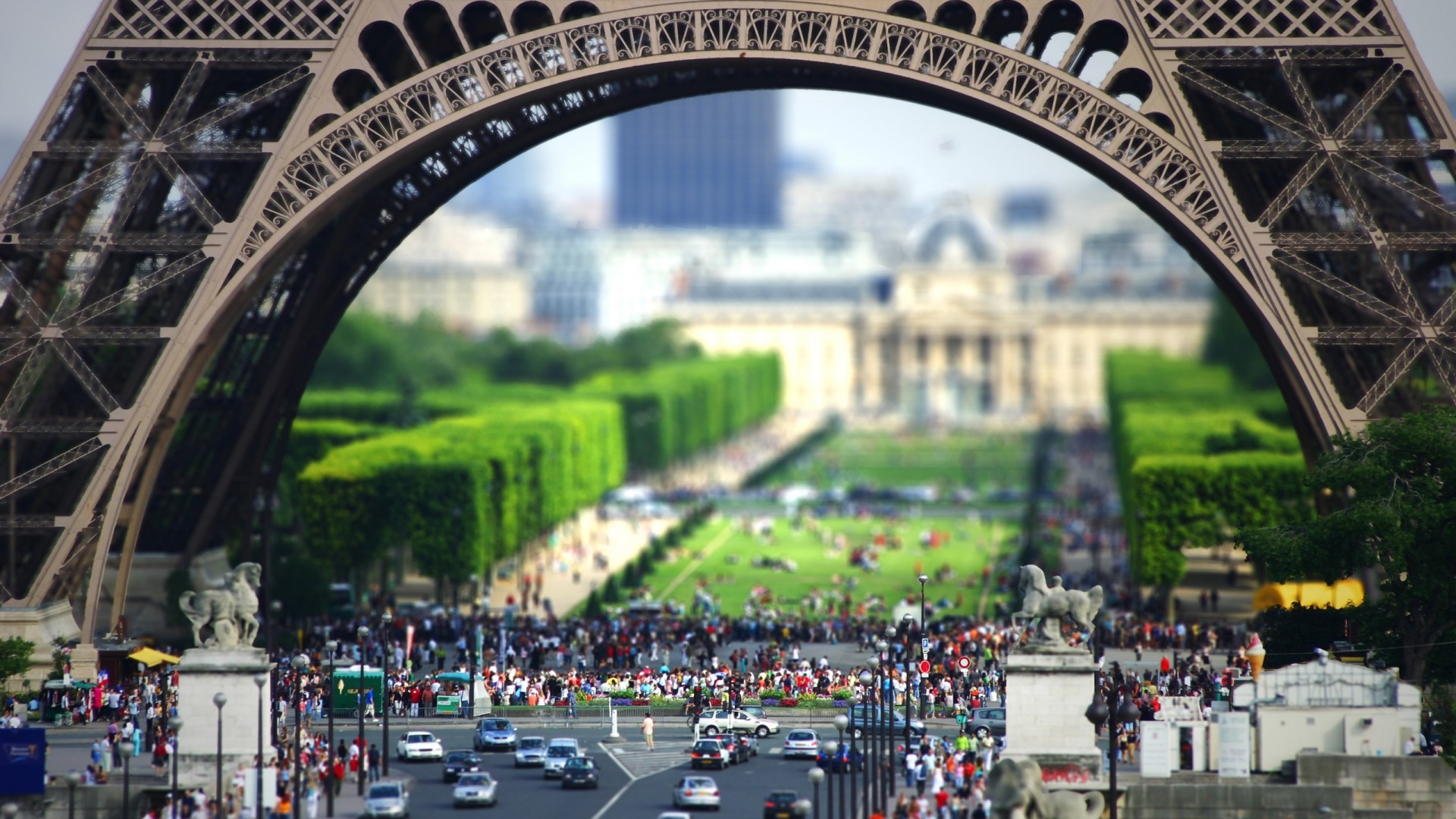 نام: eifel-tourists-hd-1080p-wallpapers-download.jpg نمایش: 166 اندازه: 494.5 کیلو بایت