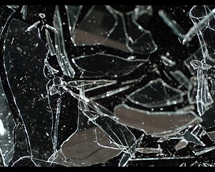 نام: Glass Breaks 1.jpg نمایش: 573 اندازه: 174.3 کیلو بایت