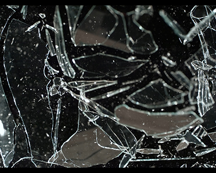 نام: Glass Breaks 1.jpg نمایش: 541 اندازه: 174.3 کیلو بایت